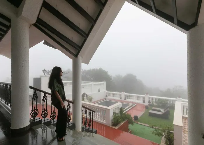 Ananda Villa: Serene Mountain Retreat with Heritage Charm