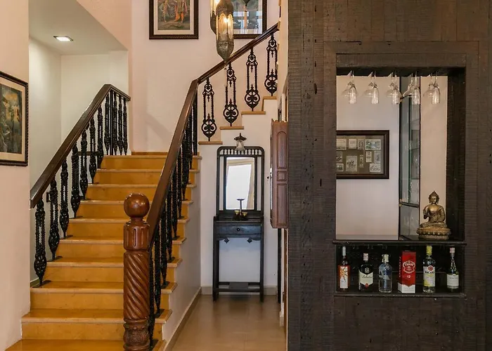 Ananda Villa: Serene Mountain Retreat with Heritage Charm